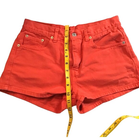LEVI - WOMENS RED JEAN SHORTS SIZE 0 (BASE ON MEASUREMENTS) - Picture 4 of 7